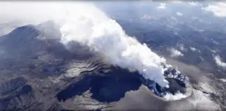 日本Shinmoedake火山