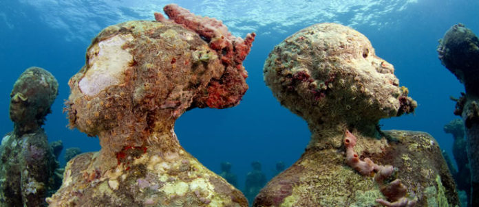水下珊瑚雕塑
