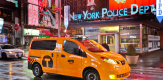 纽约市尼桑黄色出租车