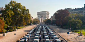 在巴黎Autolib项目电动汽车共享