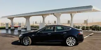 特斯拉Model S和增压器