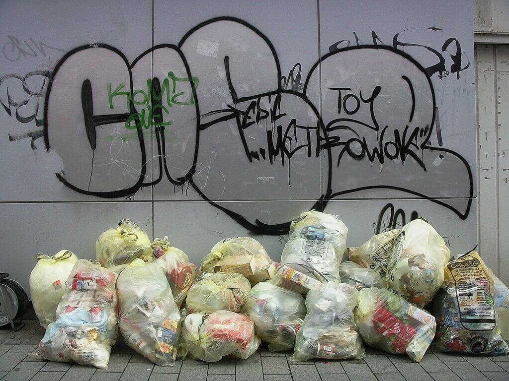 塑料垃圾袋和涂鸦