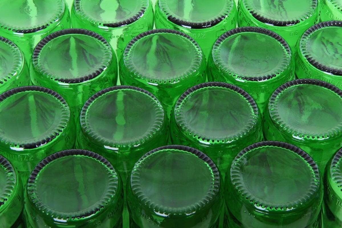 绿色的啤酒瓶