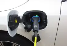 插入电动汽车