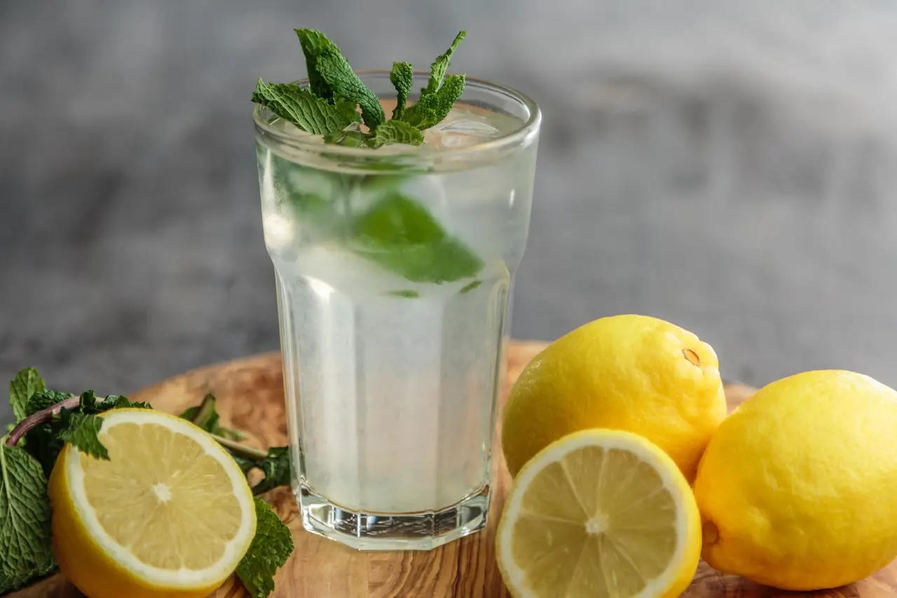 5健康喝柠檬水的好处