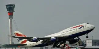 波音747在伦敦希思罗机场起飞