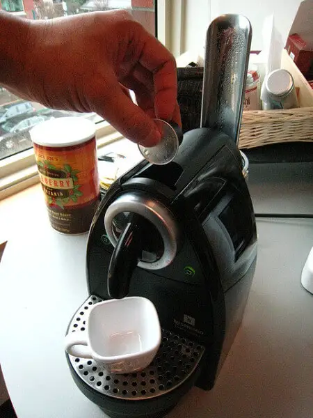 制作咖啡的咖啡荚